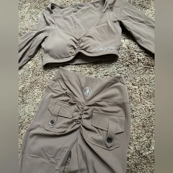 Allure the Brand Brown Flare Pants & matching top both size M - Picture 4 of 10